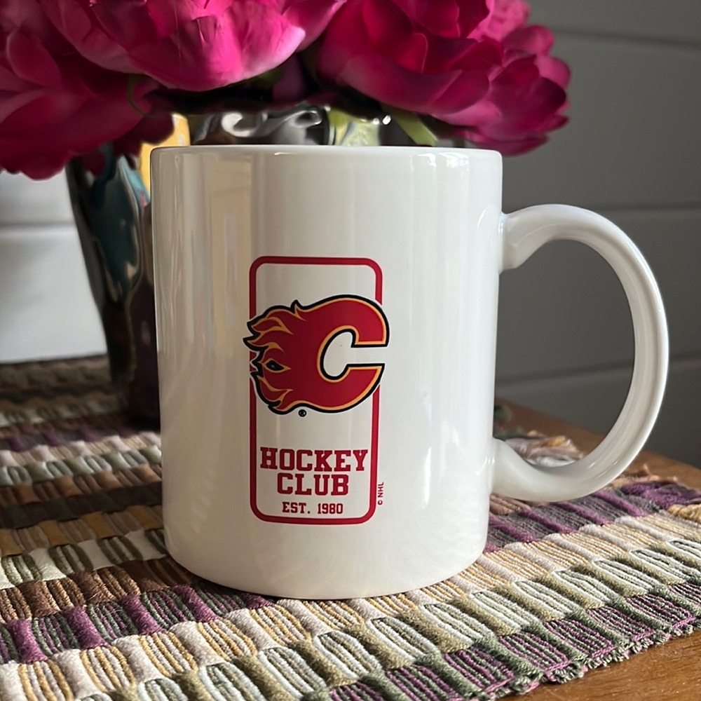 Calgary Flames Coffee Mug, like new